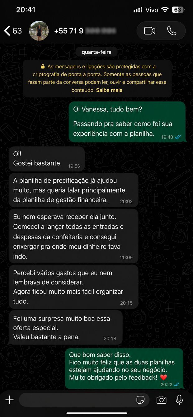 Conversa real no WhatsApp com a cliente Vanessa elogiando a planilha de gestão financeira
